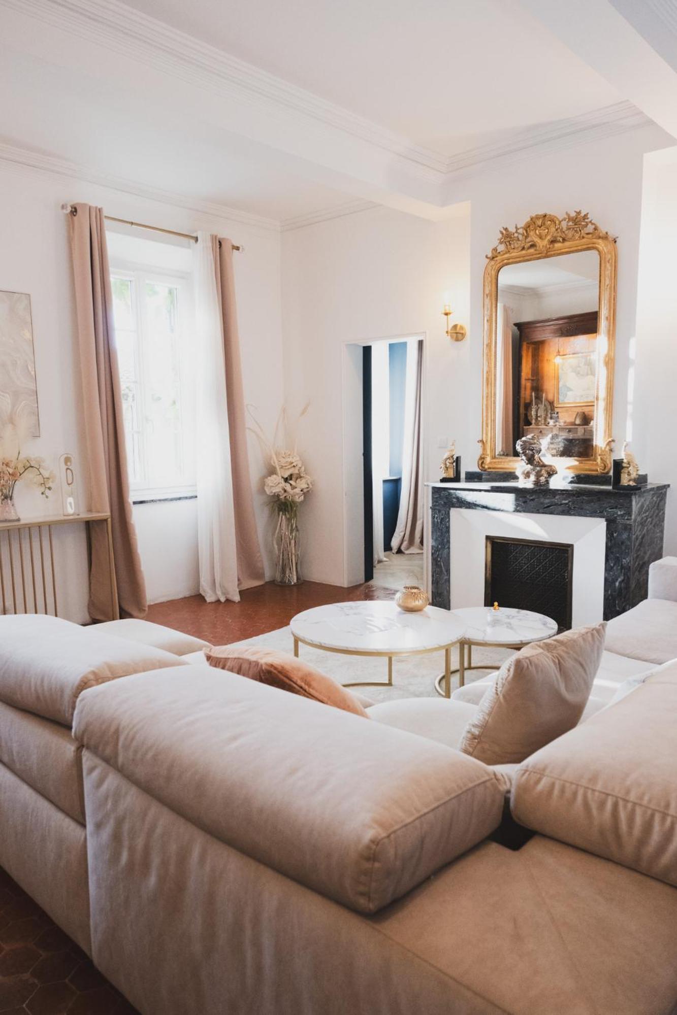 Maison D'Hotes De Charme "La Belle Dame Sans Regrets" Talairan Экстерьер фото
